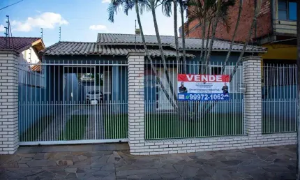 Casa 3 quartos área de churrasqueira e salão de festas.