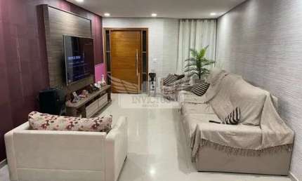 Lindo Sobrado com 3 Dormitórios à Venda, 250m² - Vila Dora, Santo André/SP.