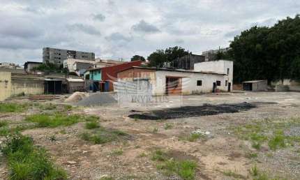Oportunidade! Terreno com Construção de 6 Salões Comerciais para Alugar, 4.147m² - Vila Lucinda, Santo André/SP.