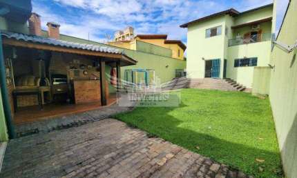 Sobrado com 4 Suítes para Comprar, 550m² - Bairro Santa Maria, Santo André/SP.