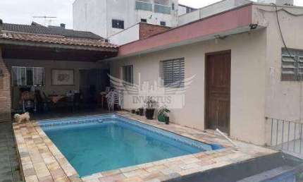 Casa Assobradada para Comprar, 378m² - Bairro Pinheirinho em Santo André/SP.