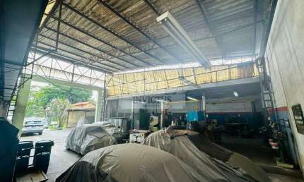 Galpão com Ampla Área de Pátio Disponível para Locação, 545m² - Vila Homero Thon em Santo André/SP.