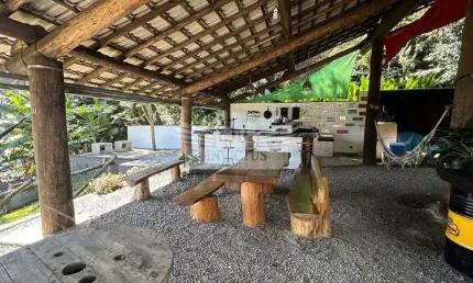 Linda Chácara à Venda em Condomínio Fechado, 2.500m² - Jardim Club de Campo, Santo André/SP.