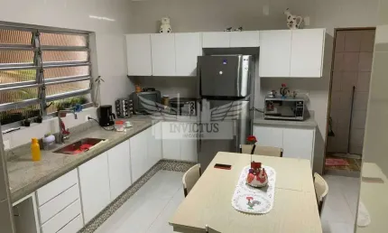 Sobrado com 3 Quartos à Venda 189m² - Bairro Olímpico, São Caetano do Sul/SP.