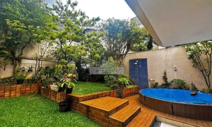 Sobrado com 3 Suítes para Comprar, 412m² - Vila Bastos, Santo André/SP.