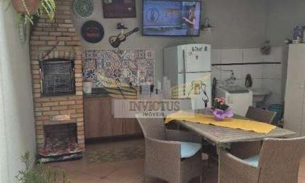 Sobrado no Condomínio Jardim Isabela com 3 Quartos para Comprar, 198m² - Parque São Vicente, Mauá/SP.