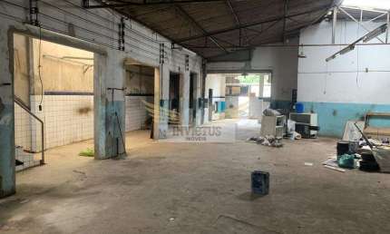 Galpão Comercial/Industrial para Comprar, 711m² - Utinga, Santo André/SP.