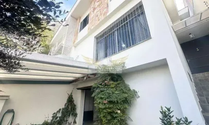 Sobrado com 4 Quartos para Comprar, 189m² - Bairro Jardim, Santo André/SP.