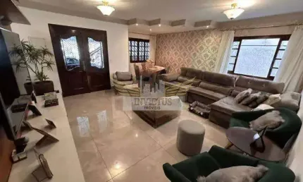 Sobrado com 3 Suítes para Comprar, 336m² - Bairro Santa Maria, Santo André/SP.