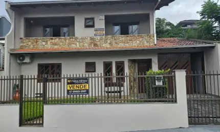 Casa a venda 100% Averbada/ Bairro Saguaçu -JLLE/SC