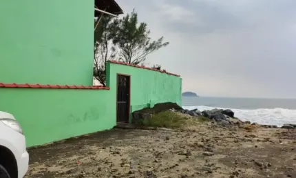 Casa à venda na frente do mar na Praia de BALNEÁRIO BARRA DO SUL - SC