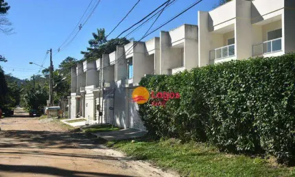 Casa com 3 dormitórios à venda, 243 m² por R$ 630.000,00 - Itaipu - Niterói/RJ