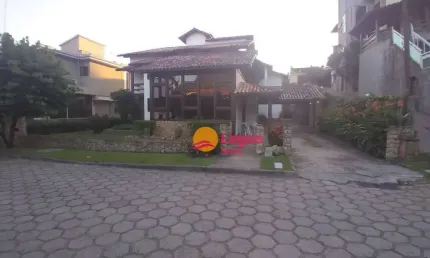 Casa com 4 dormitórios à venda, 500 m² por R$ 2.150.000,00 - Piratininga - Niterói/RJ