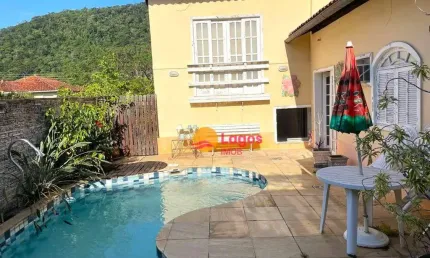 Casa com 3 dormitórios à venda, 300 m² por R$ 1.100.000,00 - Pendotiba - Niterói/RJ
