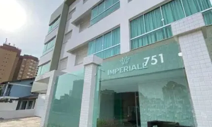 LINDO APARTAMENTO COM EXCELENTE PRADÃO CONSTRUTIVO NO CENTRO DE TRAMANDAÍ