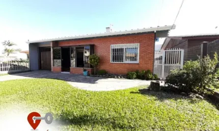 EXCELENTE CASA COM 05 DORMITÓRIOS COM LOCALIZAÇÃO PRIVILEGIADA NO CENTRO DE TRAMANDAÍ