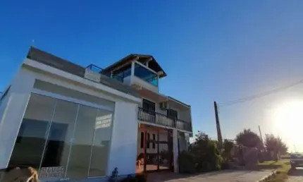 AMPLO SOBRADO COM TERRAÇO PRÓXIMO AO MAR DE TRAMANDAÍ!!