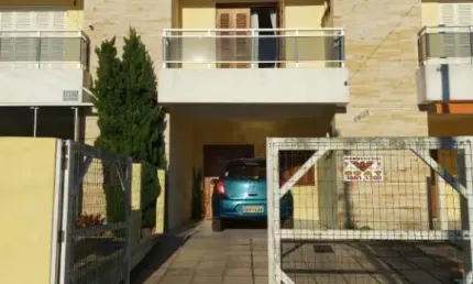 ÓTIMO DUPLEX MOBILIADO COM 03 DORMITÓRIOS PRÓXIMO AO CENTRO DE TRAMANDAÍ!!