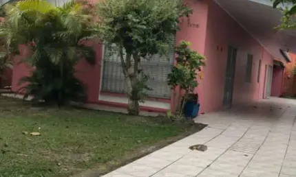 CASA COM LOCALIZAÇÃO PRIVILEGIADA NO CENTRO DE TRAMANDAÍ