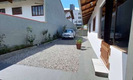 Casa com 3 quartos à venda na Rua Dona Elza Meinert, 1344, Glória, Joinville