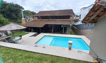 Casa com 3 quartos para alugar na Rua Max Miers, 80, América, Joinville