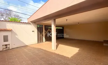Casa com quintal e garagem coberta, no Bairro Dom Mielle, Ribeirão Preto/ SP