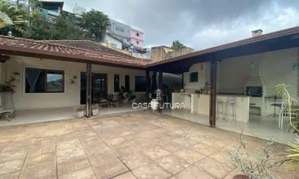 Casa com 3 dormitórios à venda, 214 m² por R$ 1.520.000,00 - Jardim Normandia - Volta Redonda/RJ