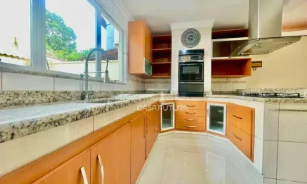 Casa com 3 dormitórios à venda, 214 m² por R$ 700.000,00 - Volta Grande - Volta Redonda/RJ