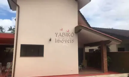 Casa em Condomínio com 02 suítes, piscina e edicula.