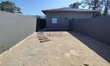 Casa térrea nova com 02 dorms sendo 01 suíte, 03 vagas.