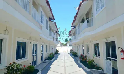 Casa em Világio com 02 dormitórios no centro a 300m da praia.