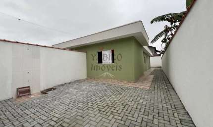 Casa térrea com 02 dormitórios sendo 01 suíte, 03 vagas.