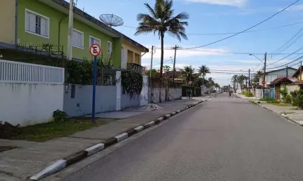 Sobrado no Rio da Praia, com 03 dorm. sendo 01 suíte, 01 vaga.