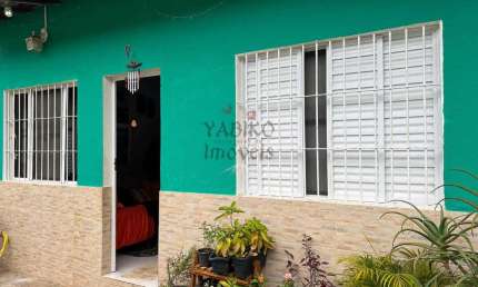 Casa em Világio, com piscina, com 02 dormitórios, 01 vaga.