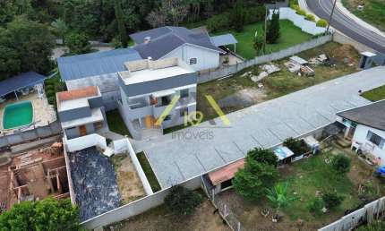 CASAS SOBREPOSTAS COM CHURRASQUEIRA NO PARQUE DO EMBU EM COLOMBO
