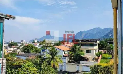 Casa Quadriplex com 3 quartos com 1 suíte terraço coberto e vaga de garagem Rua Heráclito - Curicica - Jacarepaguá