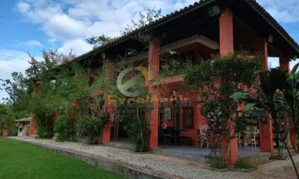 Casa em excelente condomínio na Estrada do Coco com 5.500m² de terreno!