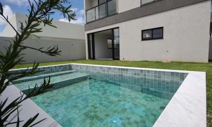 Casa duplex, com 4 quartos, 275m² de terreno, no Alphaville!