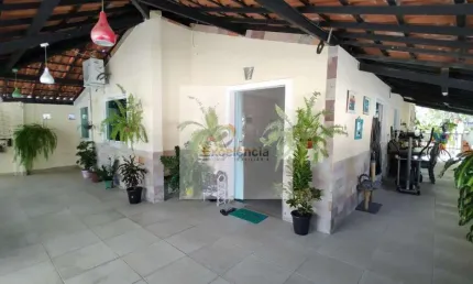 Casa térrea com 3 quartos, 192m² de terreno, em abrantes!