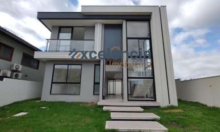 Casa duplex com 4 suítes, 350m2 de terreno, em Buraquinho!
