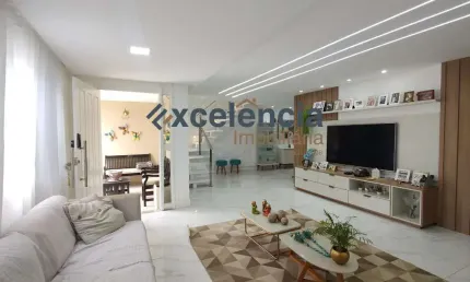 Casa duplex com 4 suítes, 270m2 de terreno, em Stella Maris!