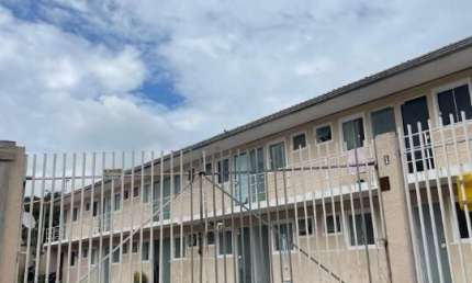 Kitnet Aconchegante no Ganchinho – Aluguel com Água e Luz Inclusos!