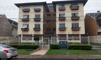 Apto  p/Locação - 3 dorms sendo uma suíte - Totalmente reformado uma Garg. livre