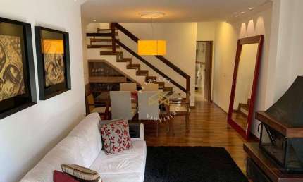 Casa com 3 dormitórios à venda, 130 m² por R$ 890.000,00 - Capivari - Campos do Jordão/SP