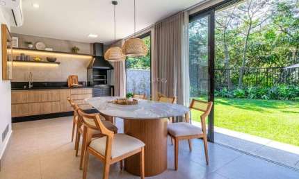 CASA ALTO PADRÃO EM CONSTRUÇÃO À VENDA NO VILLAGE SAINTE HELENE EM SOUSAS