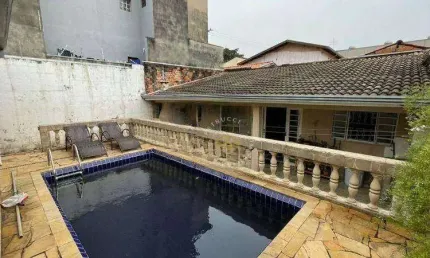 Casa com 3 Dormitórios e Edícula  no Jardim Aero Continental