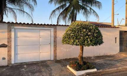 CASA COM PISCINA À VENDA PRÓXIMO AO CENTRO DE HORTOLÂNDIA