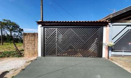 Casa com 3 quartos para alugar na Rua Abrahão João, 717, Jardim Bandeirantes, São Carlos