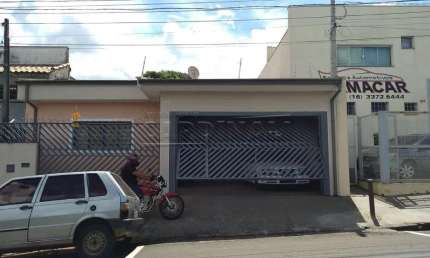 Casa Residencial com fácil acesso ao Shopping e próximo Passeio em São Carlos.
