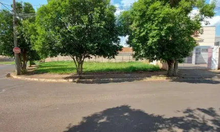 Terreno à venda na Avenida Antonio de Freitas Gouvêa Filho, Jardim Residencial Maggiore, Araraquara